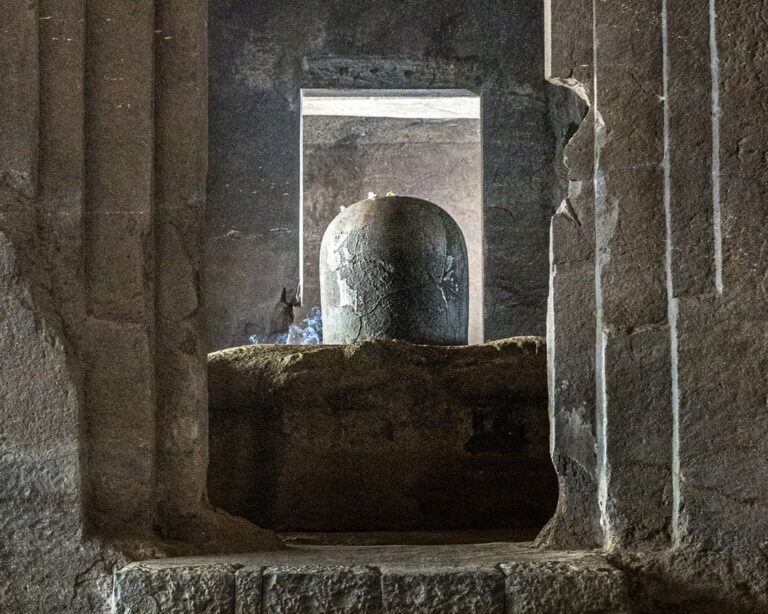 elephanta-caves-tour-by-magical-mumbai-tours